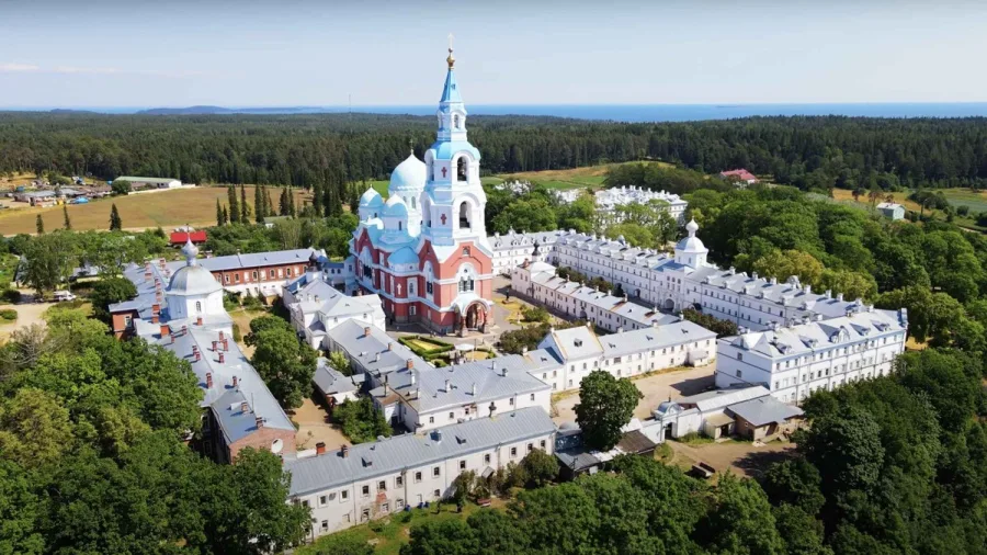 На катере к Валааму — с экскурсией на острове