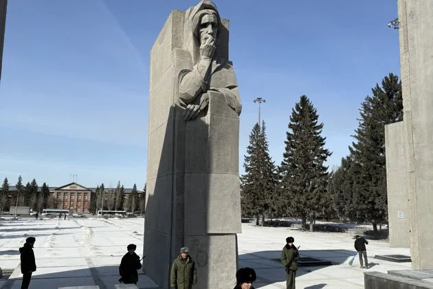 Самые удивительные места Новосибирска: мосты, дома и улицы за 1,5 часа