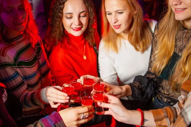 Экспресс-экскурсия по барам Питера (18+)