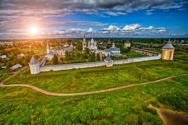 Экскурсия по Вологде и Спасо-Прилуцкому монастырю на транспорте туристов