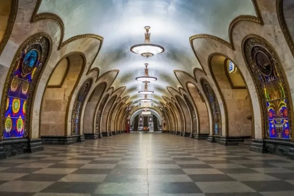 Подземные дворцы Москвы: экскурсия по Московскому метро