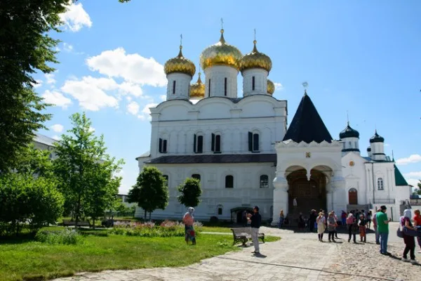 По Костроме на автомобиле гида и пешком