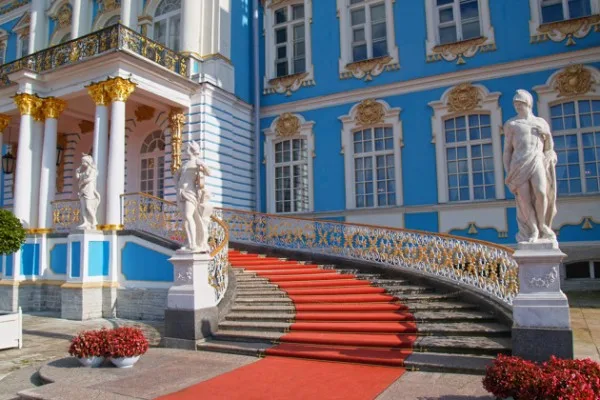 Обзорная экскурсия по Санкт-Петербургу и Петергофу на минивене