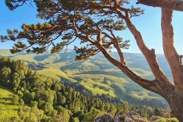 Лаго-Наки, горы, пещеры и термальные источники