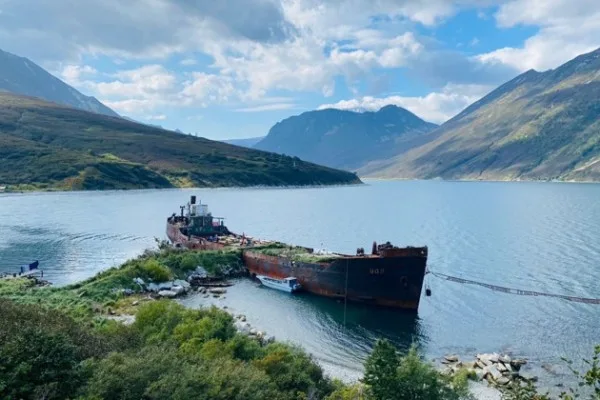 Морская прогулка в Бухту Русскую: высадка, рыбалка и крабовое сафари