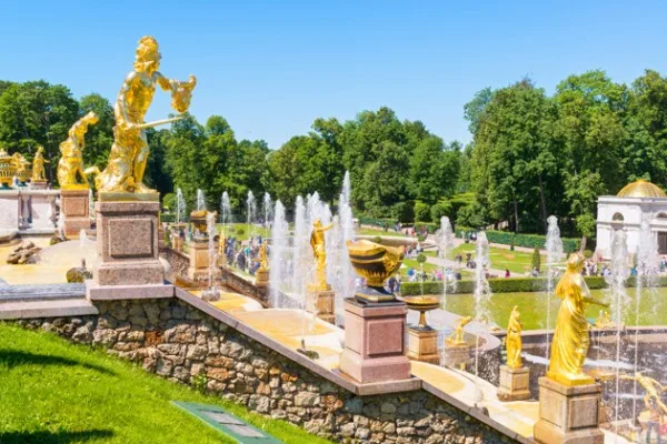 Петергоф: прогулка по Нижнему парку с фонтанами
