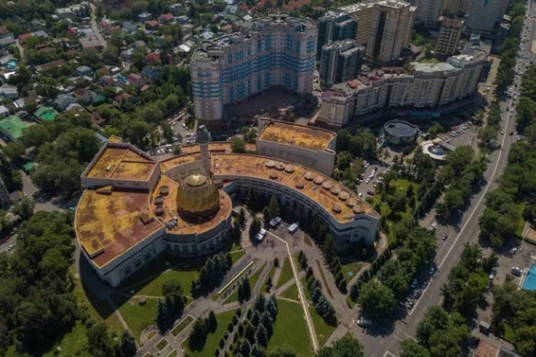 Пешая 3-х часовая прогулка в мини-группе: советский модернизм Алматы