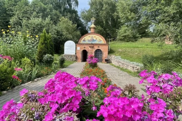 Обители русских чудотворцев: пещерный храм в Талицах
