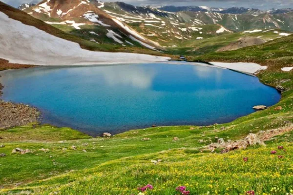 Под крылом Арагаца- с группой