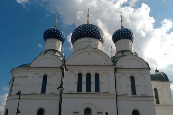 Поэтическая прогулка по Угличскому кремлю с посещением монастыря