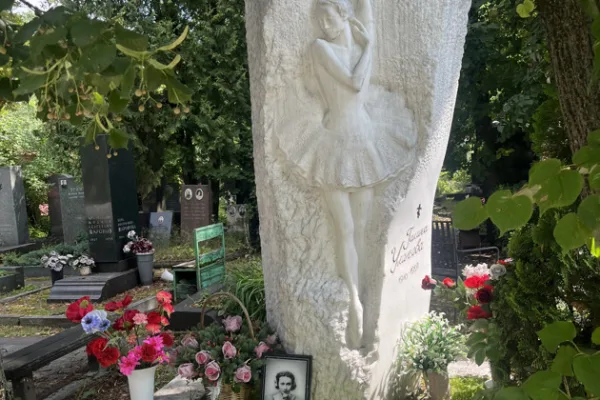 Новодевичий некрополь: в гости к великим