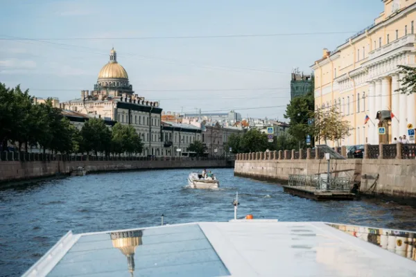 «Сердце Петербурга»: каналы и Нева