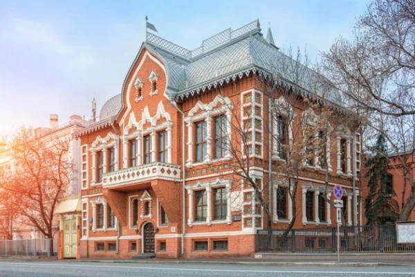 Автобусная экскурсия по необычным домам Москвы