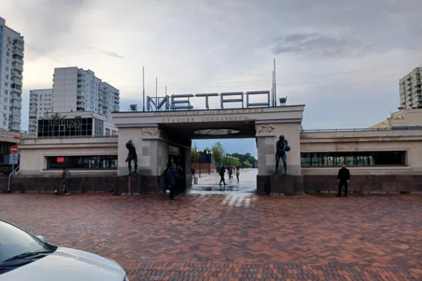 Пешеходная экскурсия «Поехали! История строительства первой очереди метро»