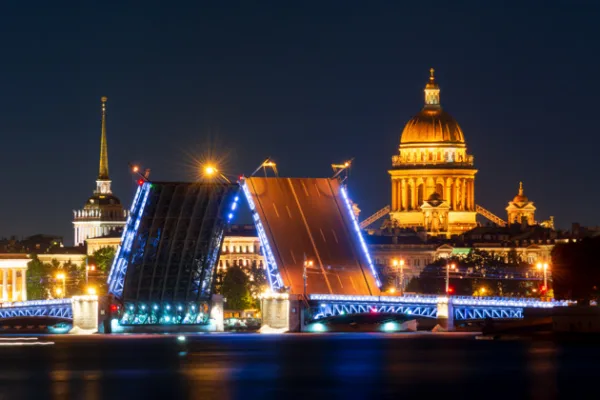 Прогулка на катере на разводку мостов
