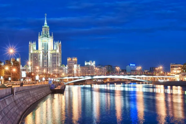 Вечерний романтический лаунж круиз по Москве-реке от причала «Киевский»