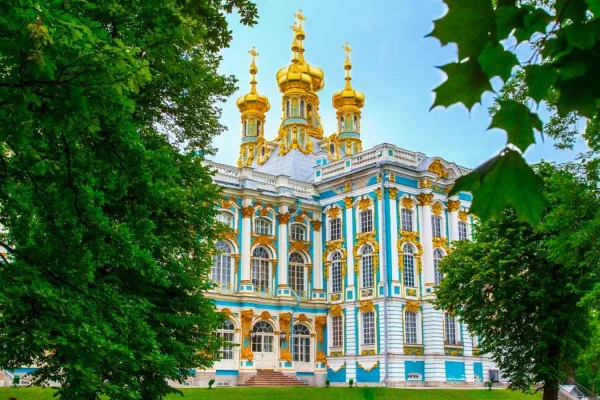 Из Петербурга в Пушкин — в Екатерининский и Александровский дворцы