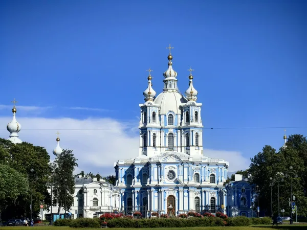 По Литейной части Петербурга до Смольного монастыря: путь к образованию женщин в России