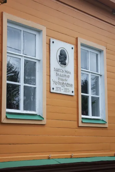 По Ульяновску — на автомобиле в стиле ретро