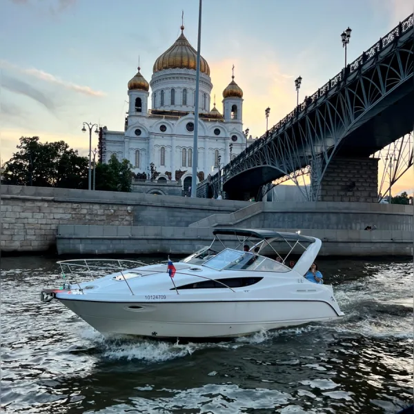 Речная прогулка на катере по центру Москвы