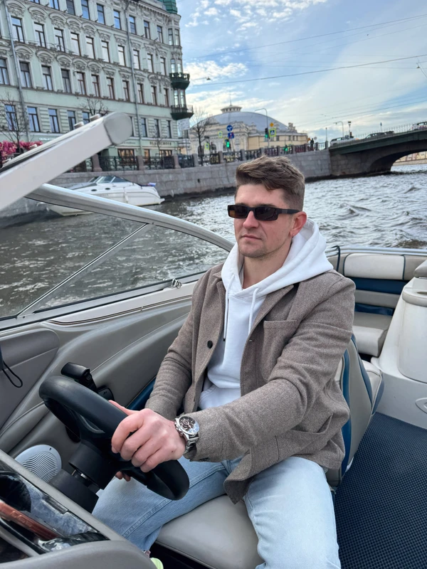 Санкт-Петербург с воды: аренда катера с капитаном