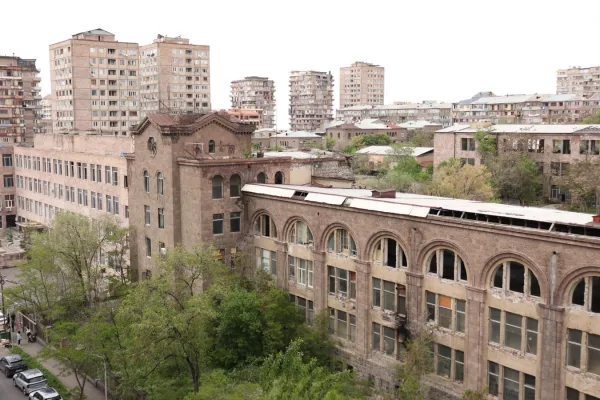 Мастерская художника на часовом заводе Еревана