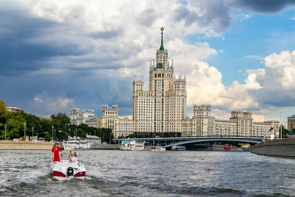 Индивидуальная прогулка по Москве‑реке на катере «Толстый»