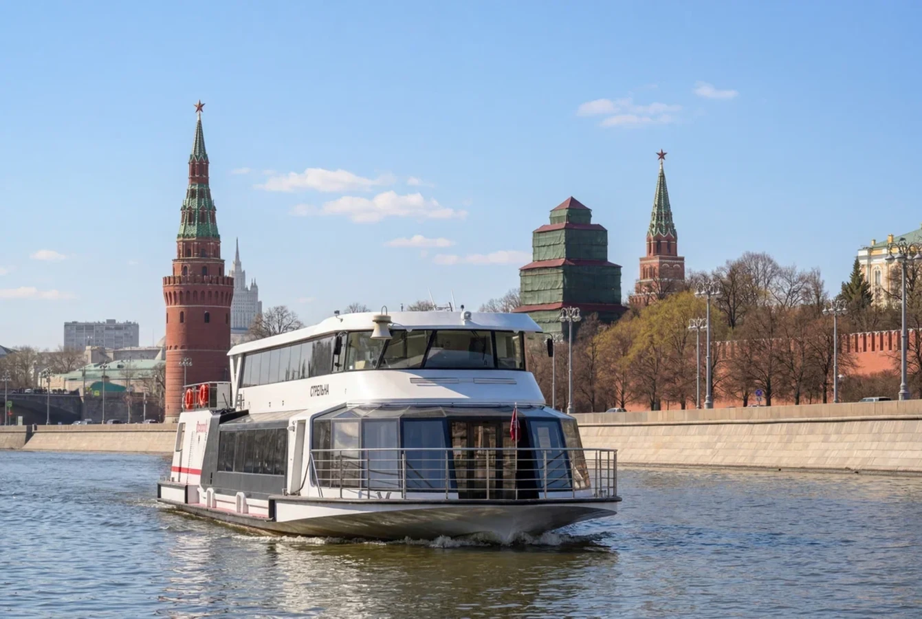 На электроходе по центру Москвы — с видами и рестораном (по выходным)