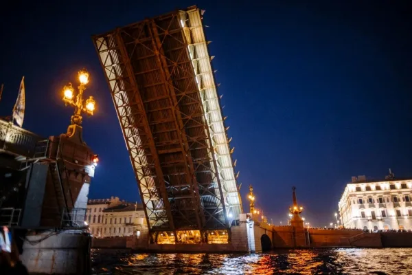 Каналы и разводные мосты — индивидуальная прогулка