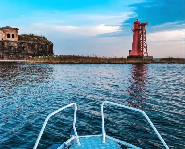Морской Кронштадт: большая прогулка на катере с высадкой на форт