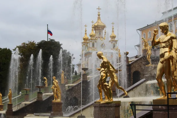 Из Санкт-Петербурга — в царство фонтанов Петергофа (с возвращением на метеоре)