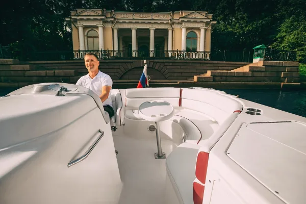 Прогулка на частном катере по Петербургу