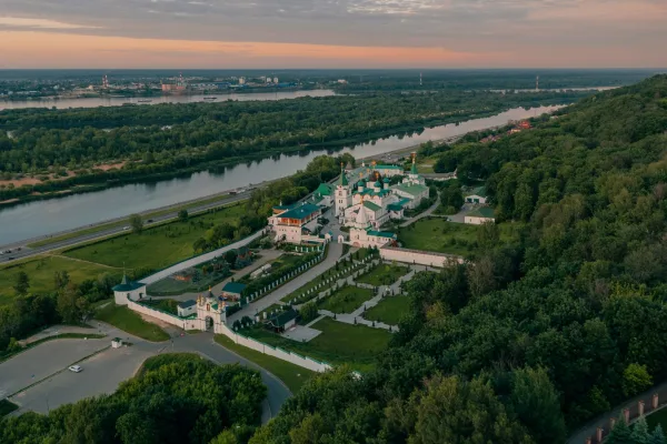 Уроки истории в Печерском монастыре: Рюриковичи и Романовы (в группе)