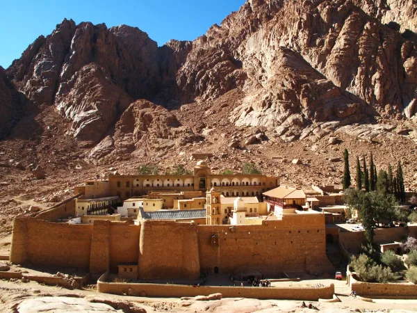 Монастырь Святой Екатерины и Дахаб — из Шарм-эль-Шейха (всё включено)