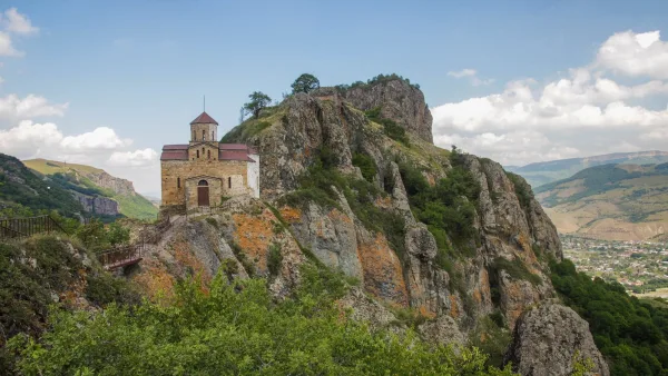 Из Домбая — в Шоанинский храм и Сырные пещеры