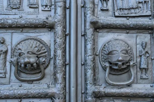 Экскурсия по Софийскому собору в Великом Новгороде