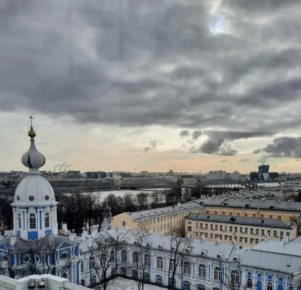 По району Пески — на авто + посещение Смольного собора