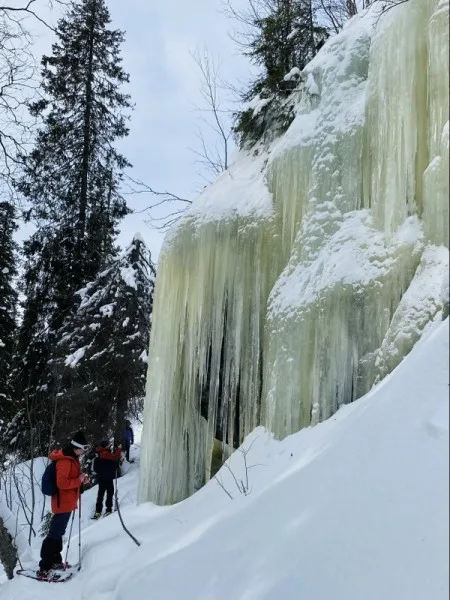 На снегоступах — к ледяному водопаду и ущелью Старухи-Акки