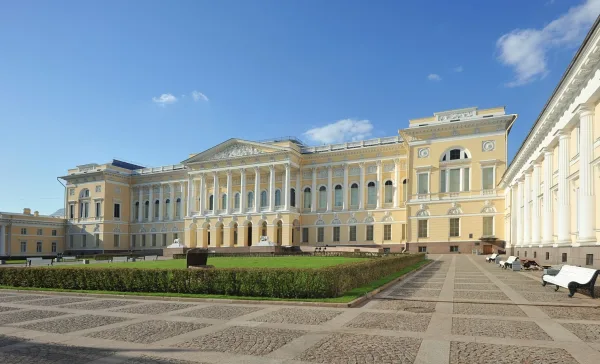 Идём на экскурсию в Русский музей с гидом (билеты включены)