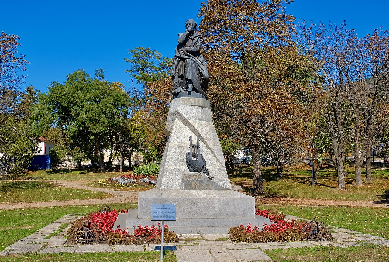 Памятник Лермонтову