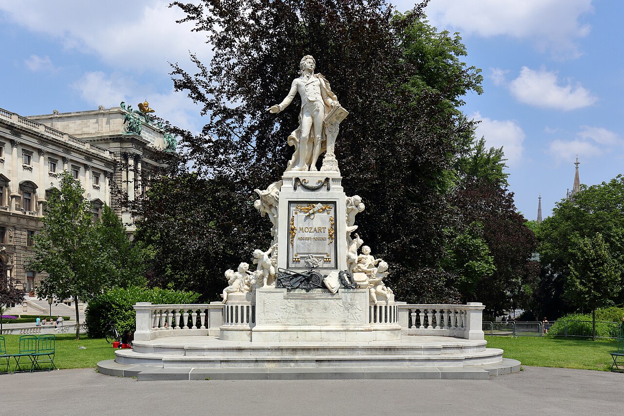 Памятник Моцарту